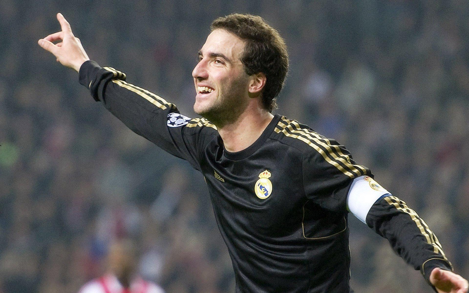 褪去新星光环，悄然统治赛场，杰伦·约翰逊已成老鹰隐形支柱