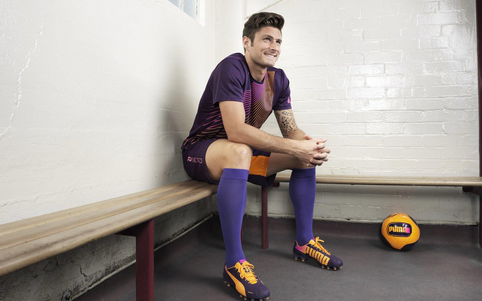 维尼修斯续约在即,伯纳乌新王成皇马未来核心,转会市场难寻替代者